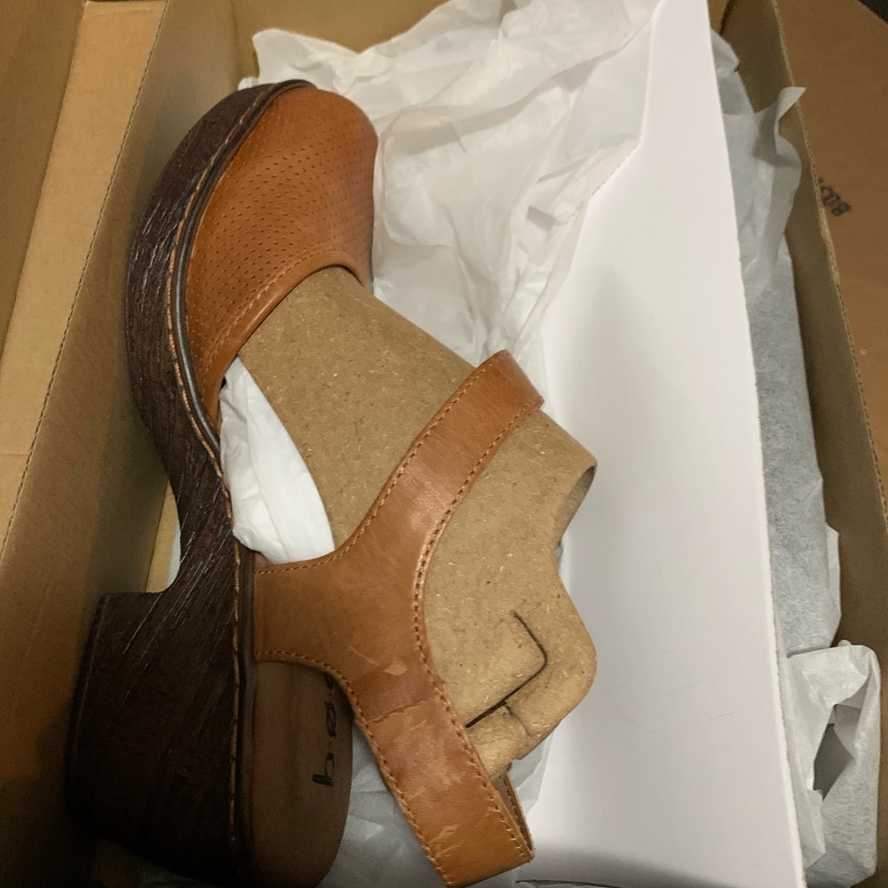 Brand new in box clogs Boc size 7
